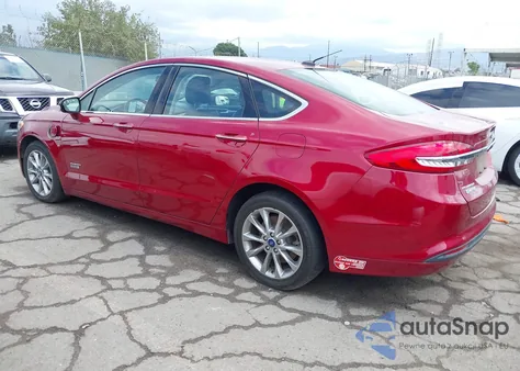 2017 Ford Fusion Energi Se Luxury z USA, uszkodzony, nr VIN 3FA6P0PU3HR413711